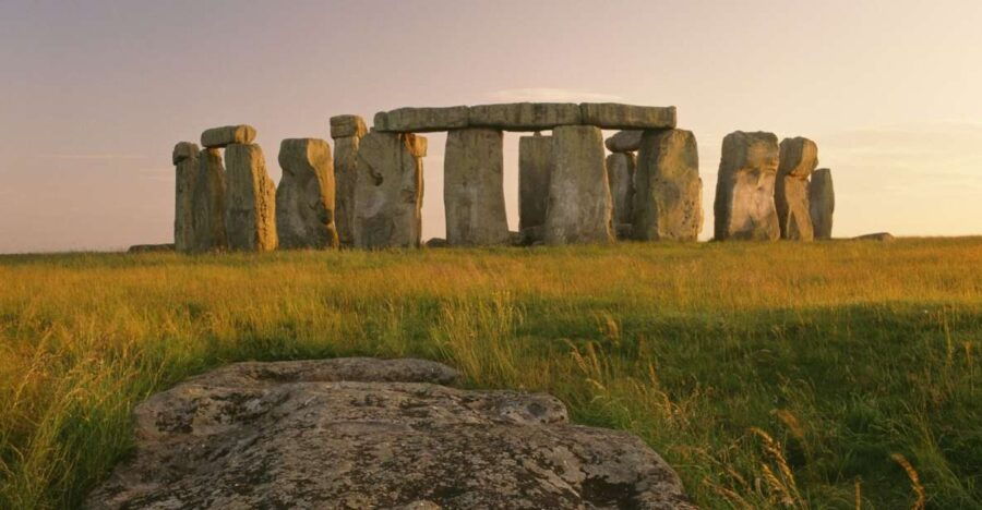 London: Stonehenge, Bath, Lacock, & Avebury Small Group Tour