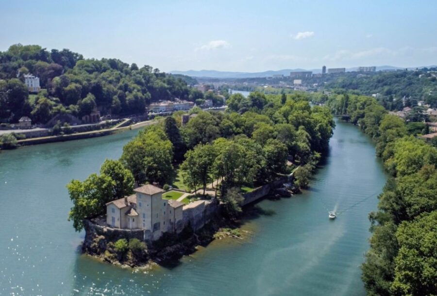 Lyon: From Confluence to Barbe Island in Electric Boat - Description