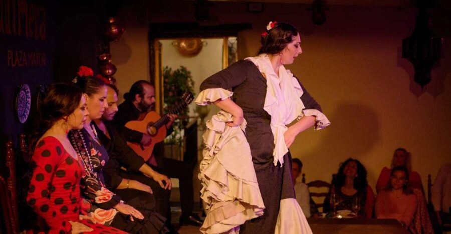 Madrid: Flamenco Show La Quimera With Drinks & Dinner Option - Good To Know