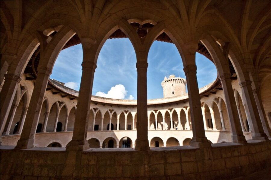 Mallorca: Transfer to Palma Self-Guided Tour