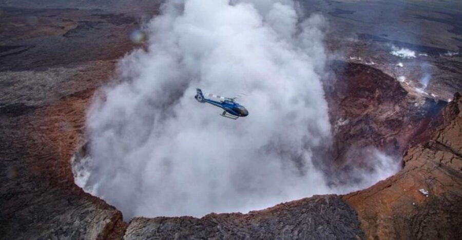 Maui to Big Island: Big Island Volcano Helicopter & Bus Tour