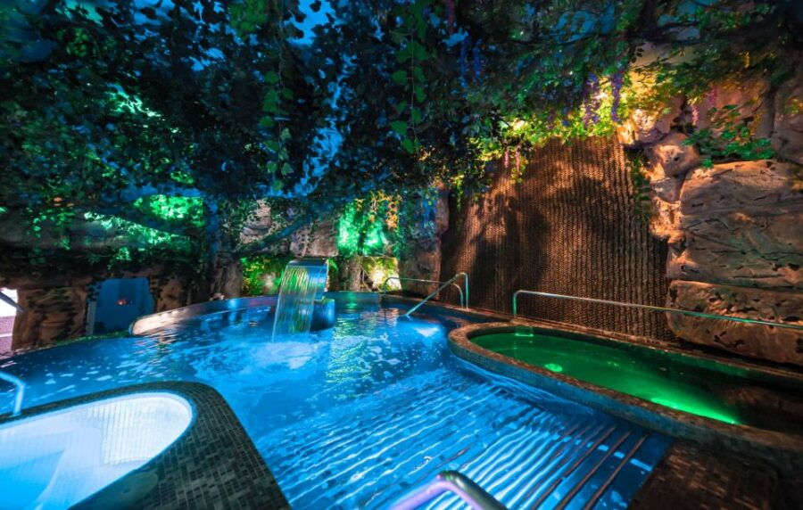 MedelIín: Full Body Massage and Water Therapy Experience