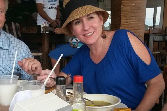 Medellin City Tour Including Barrios and Food Tasting