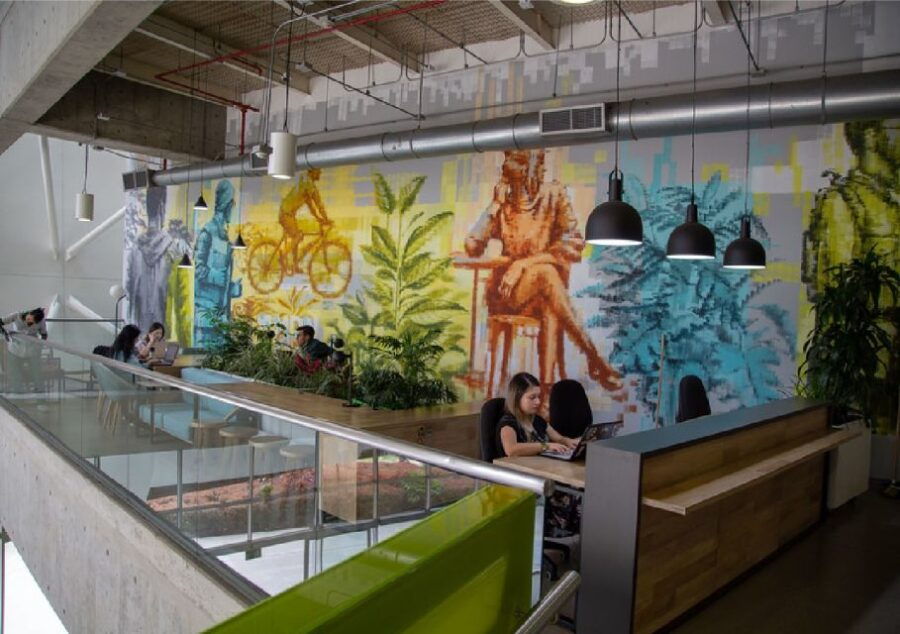 Medellín: Comuna 13, Pueblito Paisa, & Antioquia Museum Tour - Bilingual Commentary and Pickup Service