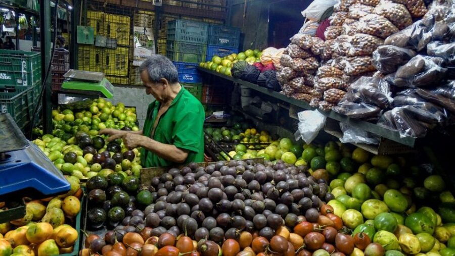 Medellín: Exotic Fruits and Explore the Local Markets