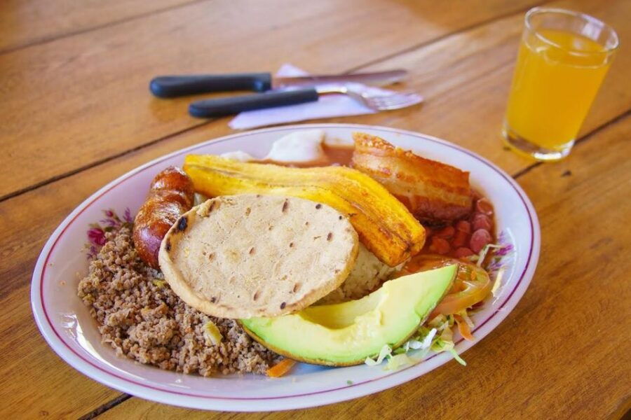 Medellin: Guatapé Tour, Lunch, Cruise, & Piedra Del Peñol - Booking Information