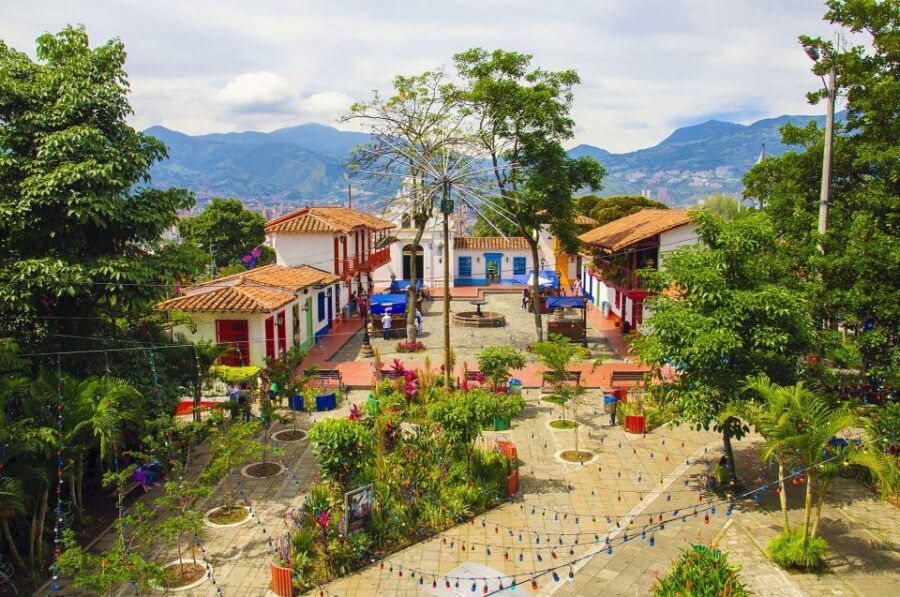 Medellín: Private City Tour With Metrocable and Comuna 13