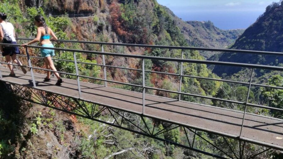 Moinhos Levada: Roundtrip Transfer & Hike