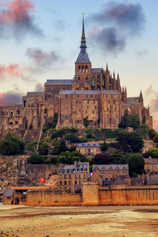 Mont Saint Michel Private VIP Tour With Champagne From Paris