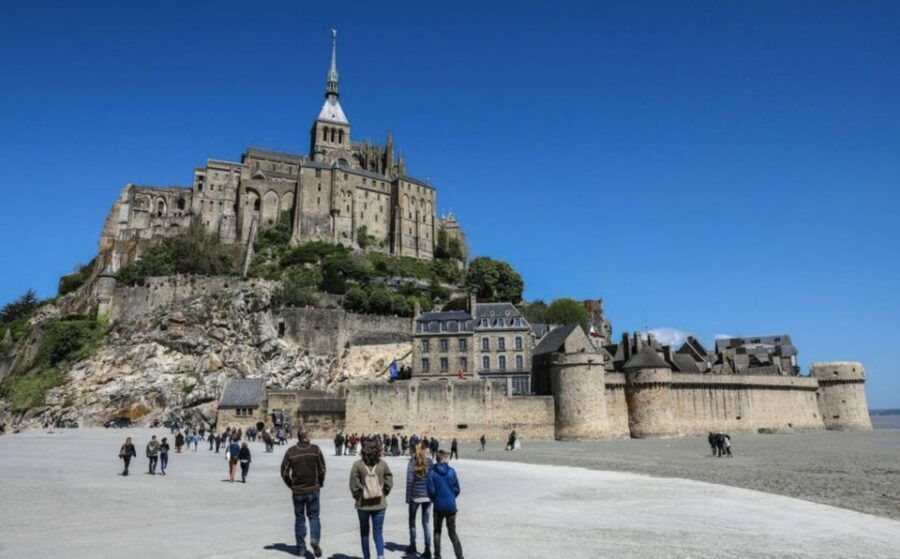 Mont-St-Michel: Small Group Guided Tour With Abbey Ticket - Itinerary
