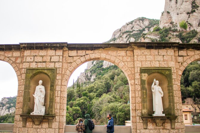 Montserrat Full Day Tour With Farmhouse Lunch and Winery Visit - Tour Itinerary