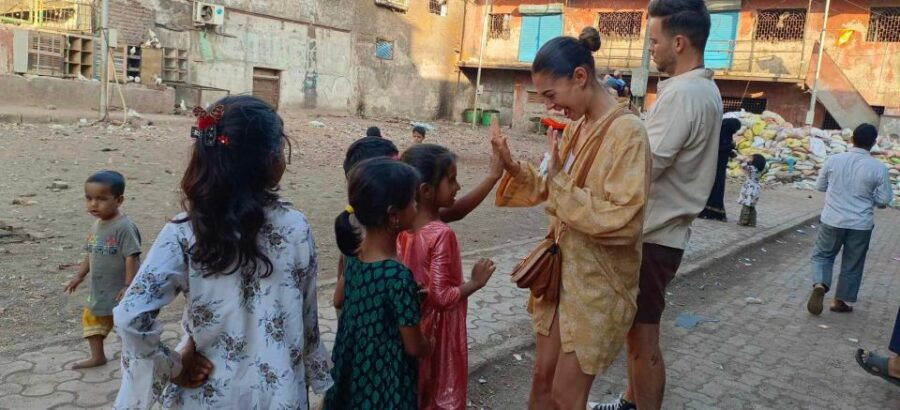 Mumbai: Private Dharavi Slumdog Tour by a Local With Pickup