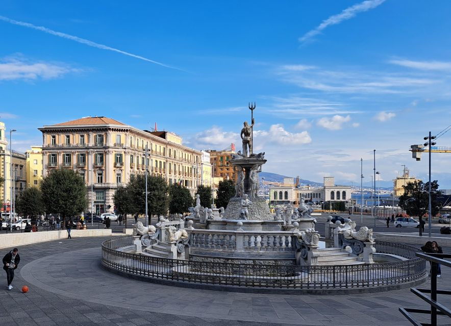 Naples Tour: Monuments, Street Art and Food Experience