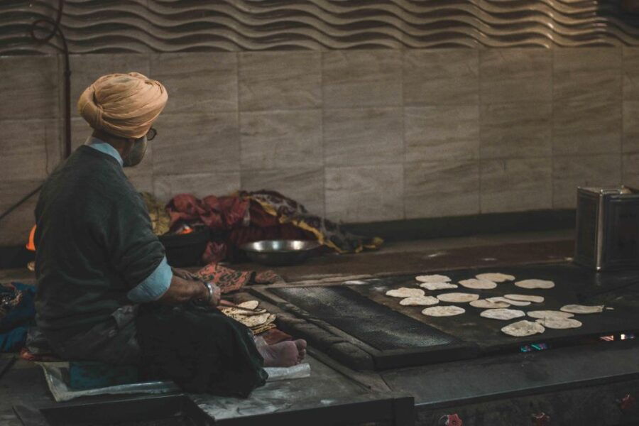 New Delhi: Old Delhi Walk With Akshardham Light & Water Show - Tour Price and Duration