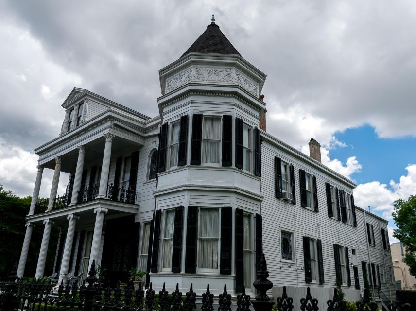 New Orleans: Secret Historical Garden District Audio Tour - Good To Know