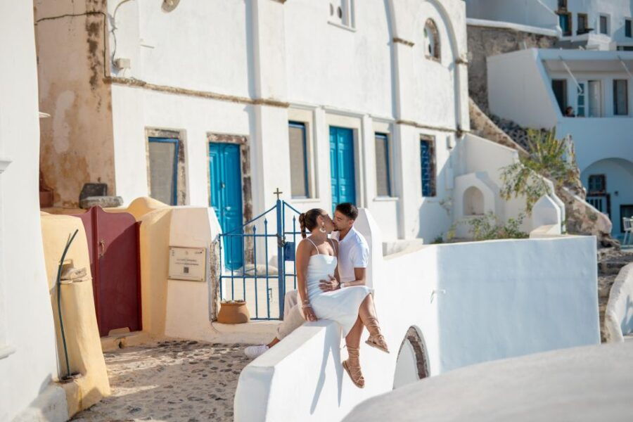 Oia: Couple Photoshoot With 15 Digital Edited Photos