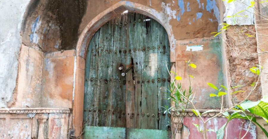 Old Delhi Half-Day Walking Tour With Car Transfers - Good To Know