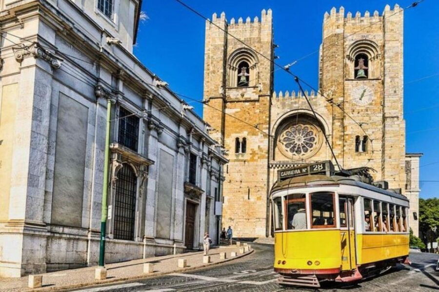 Old Town of Lisbon on Board of a Tuk Tuk- 1hour - Tour Details