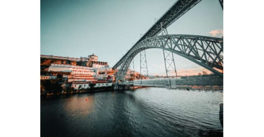 One-Way Private Transfer To/From Lisbon Airport and Porto - Activity Description