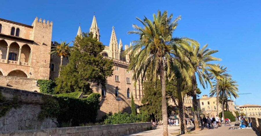Palma: Alleys of Old Town Self-guided Explorer Walk - Experience Highlights