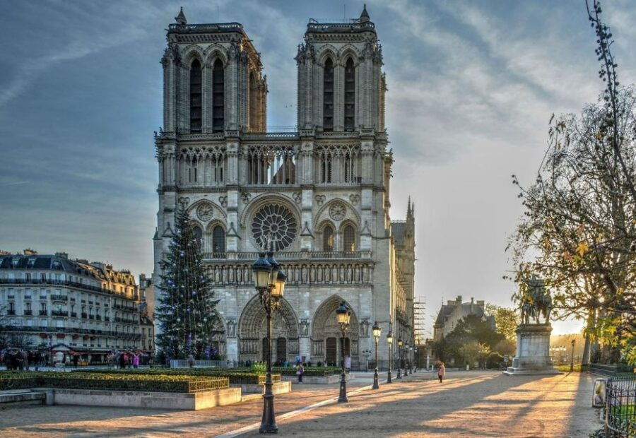 Paris: Christmas Market Walking Tour