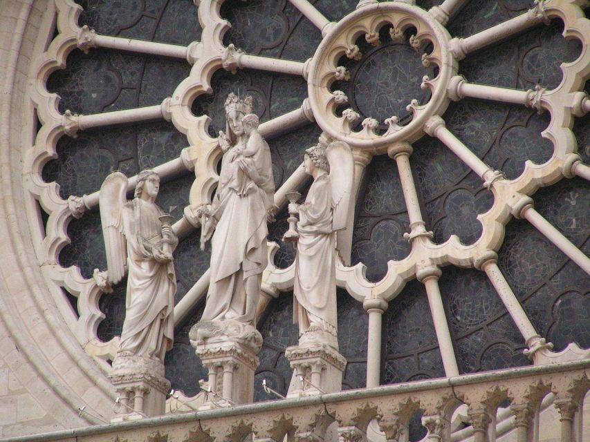 Paris: Free Walking Tour Around Notre Dame of Paris - Customer Review