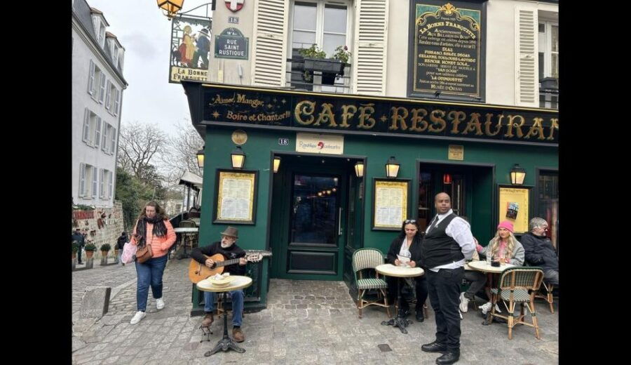 Paris: Montmartre and Sacré-Coeur Private Walking Tour - Experience Highlights