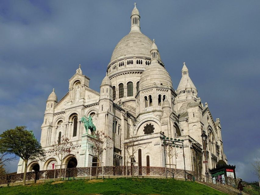 Paris: Montmartre & Sacré Coeur Tiny Group Tour - Tour Details