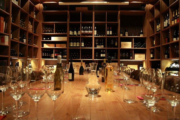 Paris: O Chateaus Wine Tasting Dinner - Duration and Language