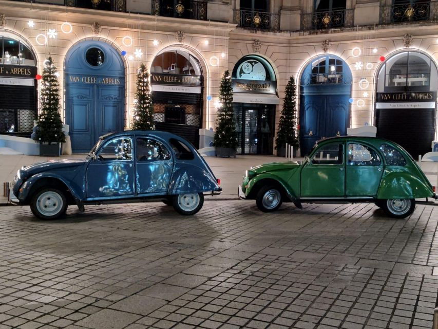 Paris: Private Christmas Lights Tour in Citroën 2CV 2h
