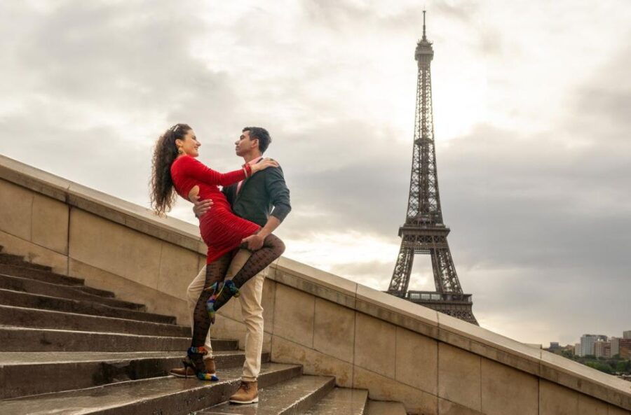 Paris: Private Eiffel Tower Couples Photo Shoot - Good To Know
