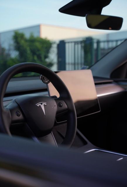 Paris: Private Tesla⚡️ Transfer To/From CDG Airport - Good To Know