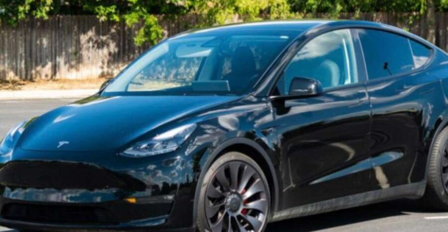 Paris: Private Tesla⚡️ Transfer To/From Disneyland - Good To Know
