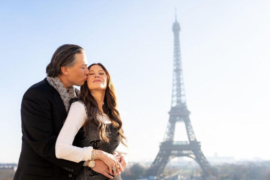 Paris: Romantic Photoshoot for Couples - Group Type and Cancellation Policy
