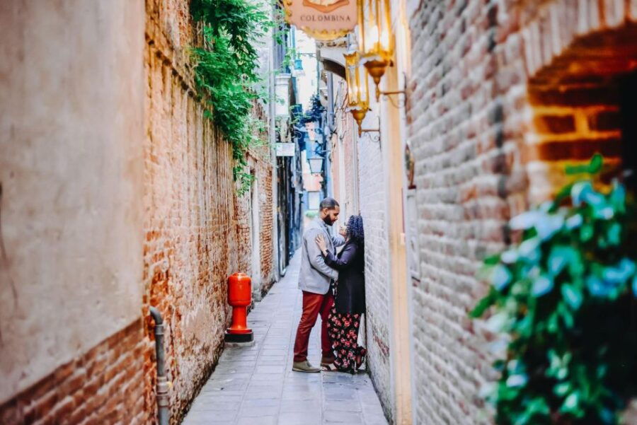 Photo Shoot With a Professional Photographer in Venice - Pricing and Duration