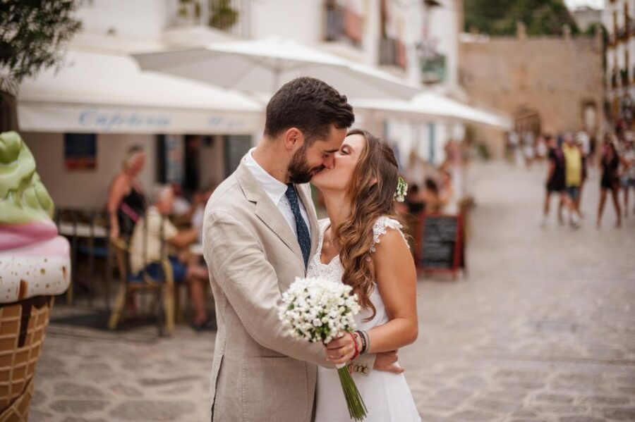 Photoshoot Experience at Dalt Vila Castle- Old Town Magic - Experience Highlights