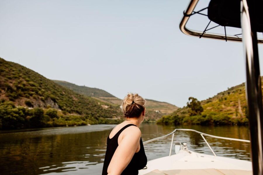 Pinhão: Boat Cruise at Sunset With Sparkling Wine