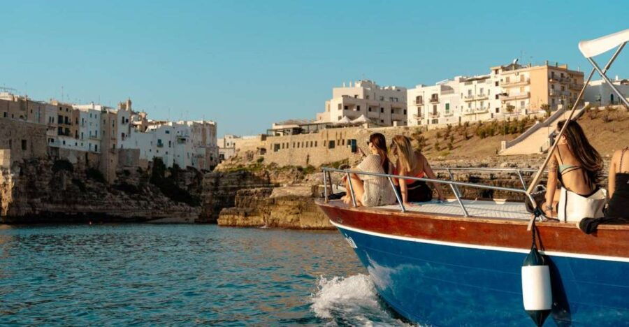 Polignano: Group Boat Excursion With Aperitif