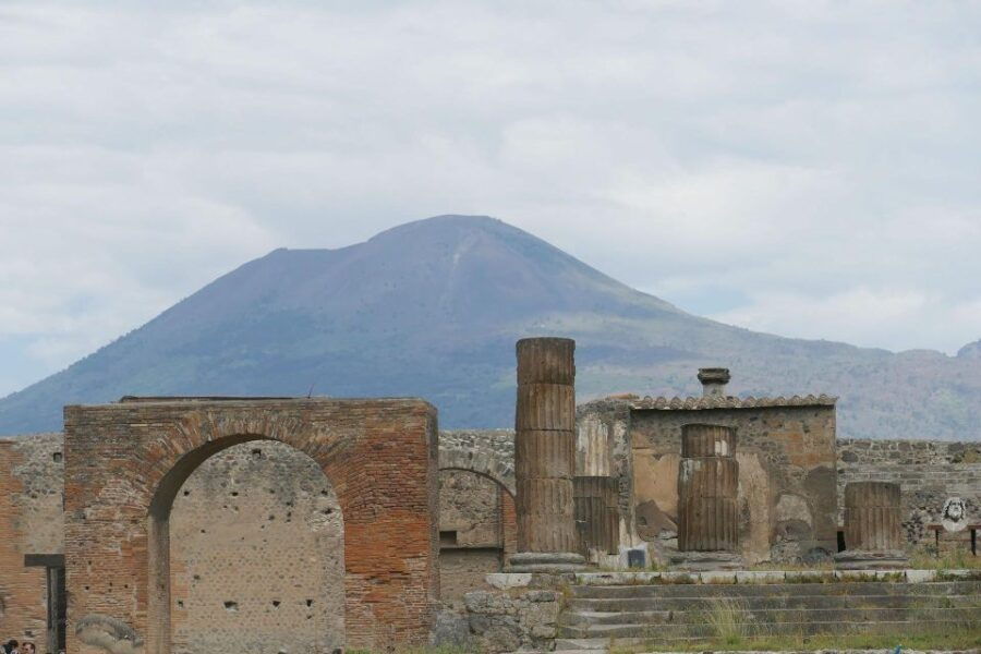 Pompeii and Amalfi – VIP Tour/Small Group From Naples