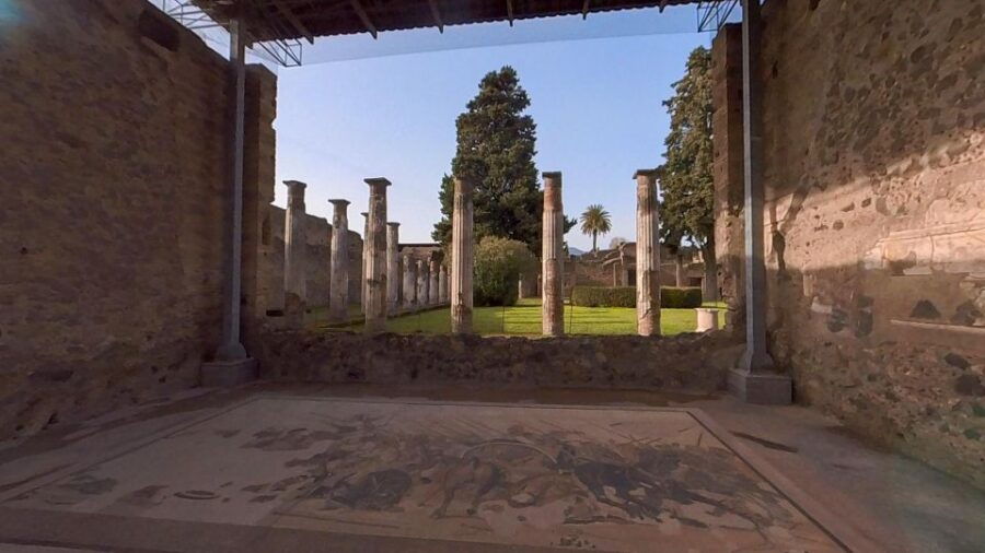 Pompeii and Capri: Guided Historical Tour and Boat Trip