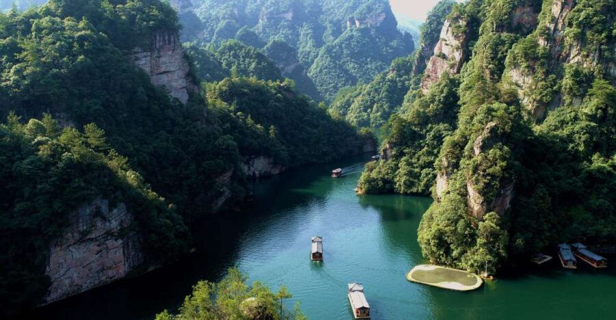 Private 4-Day Zhangjiajie Package Tour Including Tickets