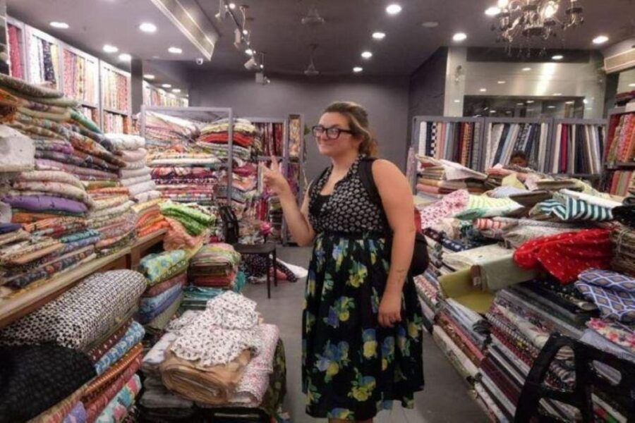 Private Customize Delhi Shopping Tour With Female Consultant - Good To Know