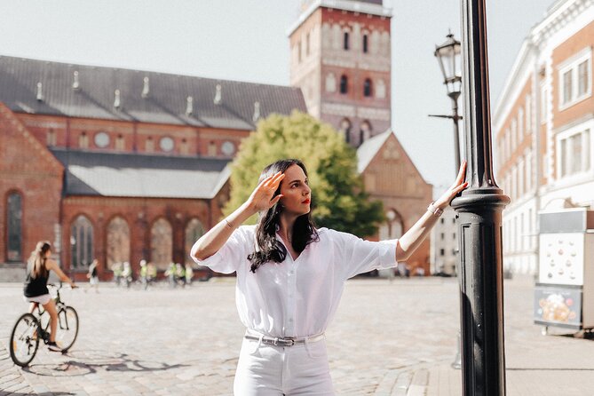 Private Photoshoot in Old Town of Riga - Good To Know