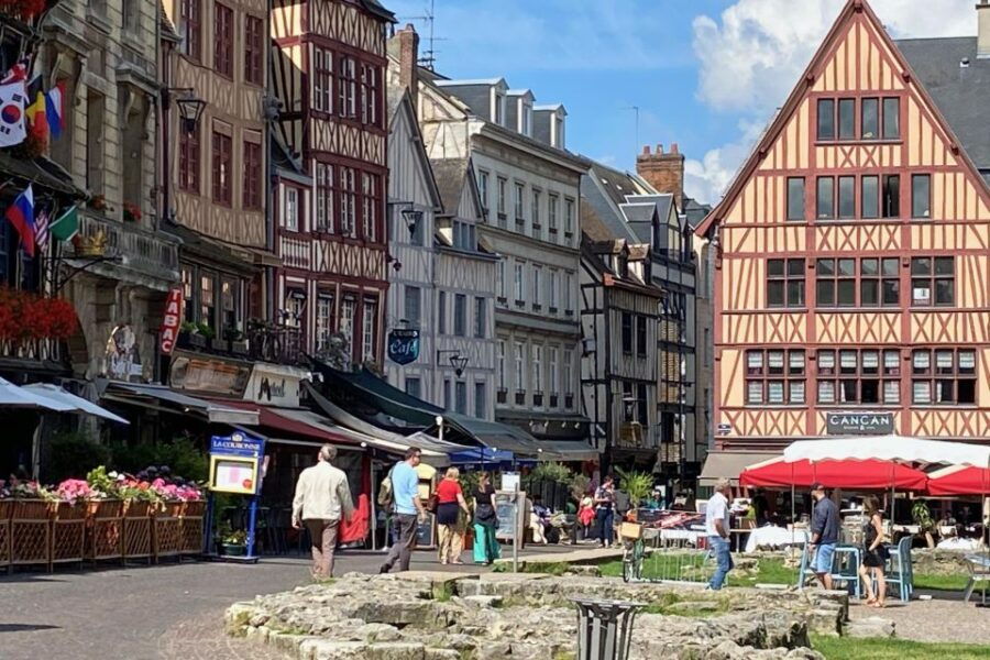 Private Rouen Giverny Honfleur Live Guided Trip by Mercedes - Group Size and Transportation