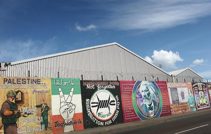 Private Taxi 2hrs Tour and Guide Murals and Political History