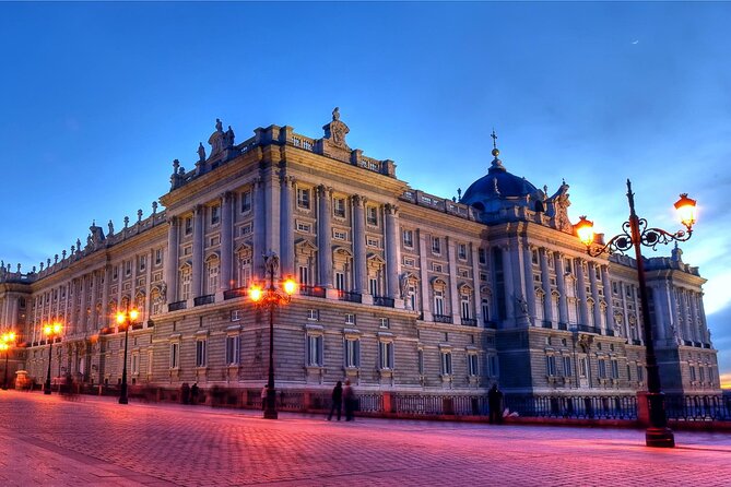 Private Tour: Royal Palace and Walking Tour With Tapas Taste - Good To Know