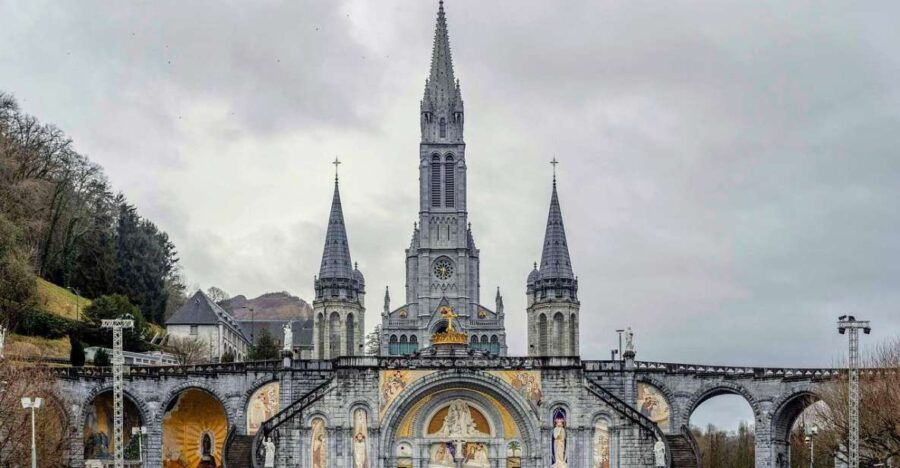 Private Transfer From Barcelona to Lourdes in France