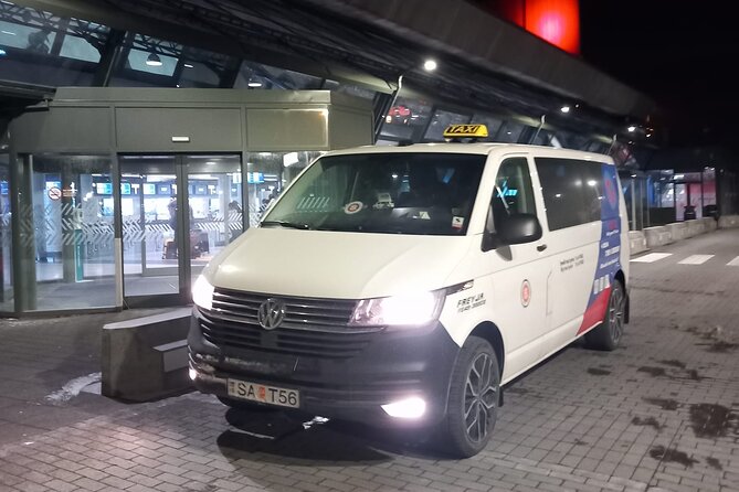 Private Transfer From Reykjavik/Surrounding to Keflavik Airport - Service Details
