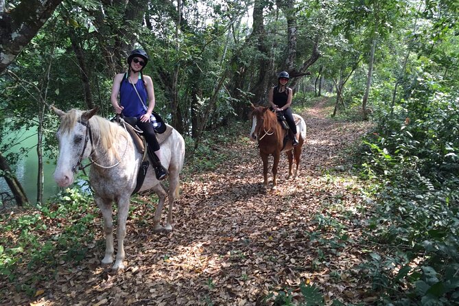 PRIVATE Xunantunich Horseback Riding Tour Plus LUNCH