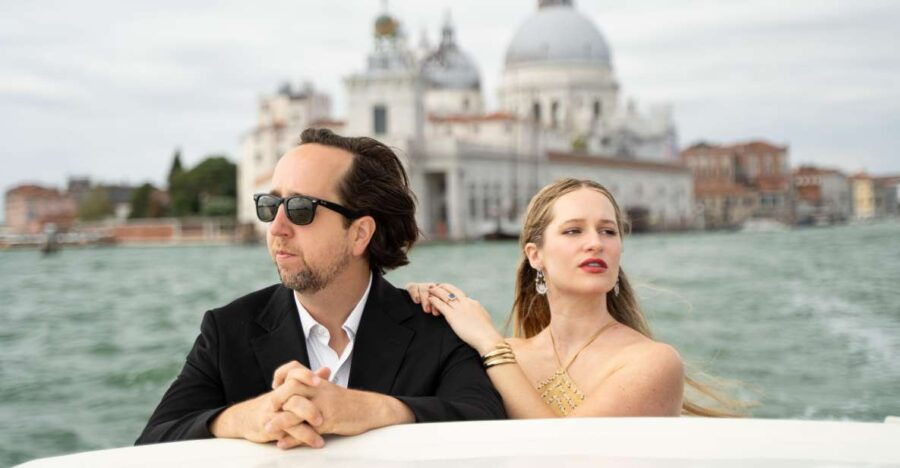 Professional Photoshoot in Venice - Group Size and Language